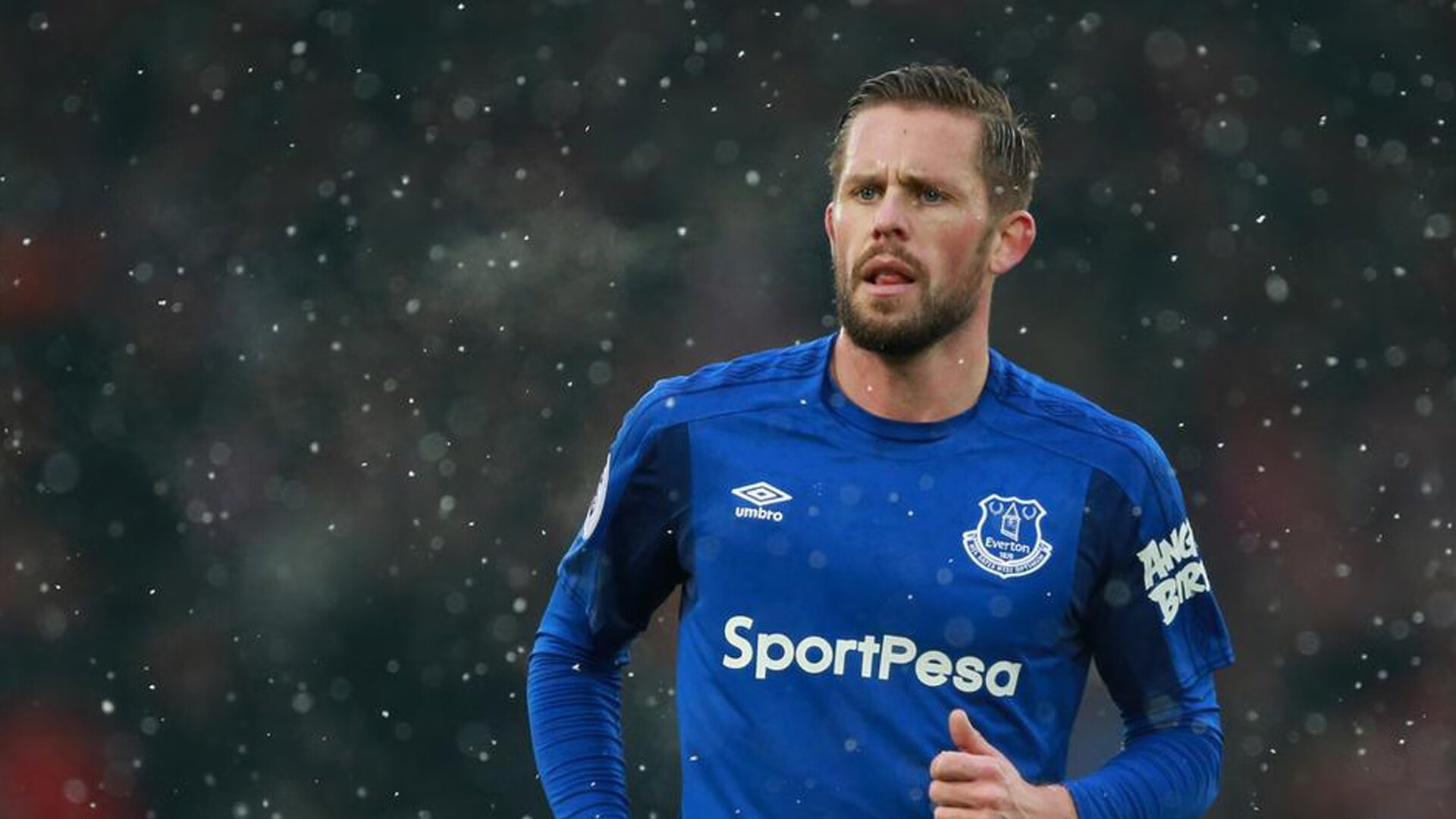 “亚戈·卡尔曼的战术智慧与强悍防守，助阿根廷美洲狮队实现飞跃”