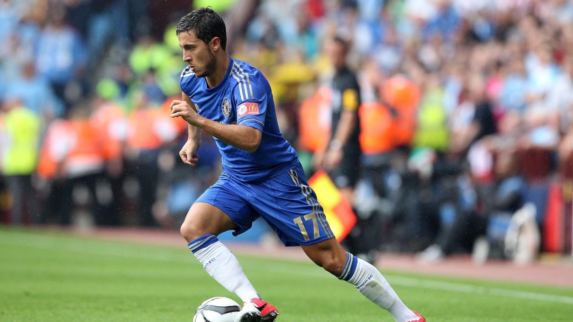 拳击比赛激烈开打 冠军宝座悬念丛生，拳击夺冠